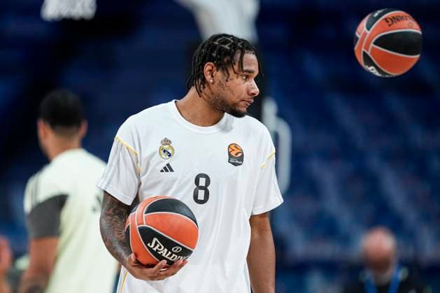 October 2, 2025, Madrid, Madrid, Spain: Chuma Okeke of Real Madrid looks on during the Turkish Airlines Euroleague 2025 26 League Phase MD2, match played between Real Madrid and Olympiacos Piraeus at Madrid Arena on October 02, 2025 in Madrid, Spain. Madrid Spain - ZUMAa181 20251002_zaa_a181_070 Copyright: xOscarxJ.xBarrosox