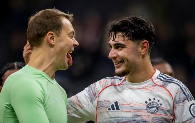 Sport Bilder des Tages Frankfurt, Germany. 04th Oct 2025. Schlussjubel: Manuel Neuer (FCB) Aleksandar Pavlovic (FCB) Eintracht Frankfurt - FC Bayern München 04.10.2025