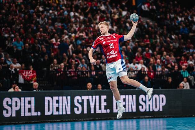 HBL: HSV Hamburg vs. SC Magdeburg, 05.10.25 Frederik Bo Andersen (HSV Hamburg, 21) wirft ;HBL: HSV Hamburg vs. SC Magdeburg am 05.10.2025 in der Barclays Arena, Hamburg Copyright: xBEAUTIFULxSPORTS Tonhäuserx