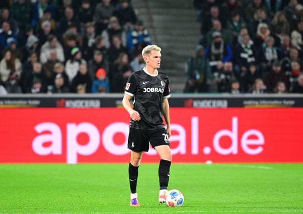 05.10.2025; Moenchengladbach; Fussball, Herren, Saison 2025 2026, Borussia Moenchengladbach vs. SC Freiburg Matthias Ginter (Freiburg) DFL regulations prohibit any use of photographs as image sequences and or quasi-video. Borussia-Park NRW Deutschland