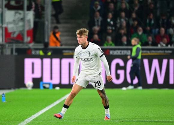 05.10.2025; Moenchengladbach; Fussball, Herren, Saison 2025 2026, Borussia Moenchengladbach vs. SC Freiburg Luca Netz (Gladbach) DFL regulations prohibit any use of photographs as image sequences and or quasi-video. Borussia-Park NRW Deutschland