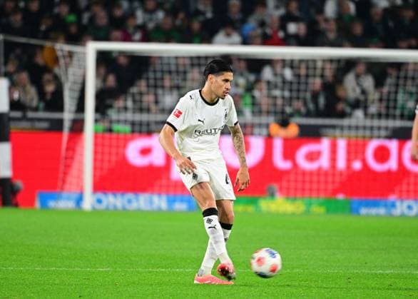 05.10.2025; Moenchengladbach; Fussball, Herren, Saison 2025 2026, Borussia Moenchengladbach vs. SC Freiburg Kevin Diks (Gladbach) DFL regulations prohibit any use of photographs as image sequences and or quasi-video. Borussia-Park NRW Deutschland