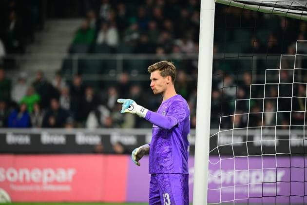 05.10.2025; Moenchengladbach; Fussball, Herren, Saison 2025 2026, Borussia Moenchengladbach vs. SC Freiburg Torwart Moritz Nicolas (Gladbach) DFL regulations prohibit any use of photographs as image sequences and or quasi-video. Borussia-Park NRW Deutschland