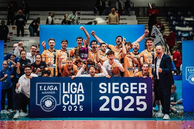 Volleyball Herren Saison 2025 2026 Volleyball Ligacup Finale SVG Lüneburg vs. Berlin Recycling Volleys 12.10.2024 Die BR Volleys gewinnen den Ligacup Siegerfoto Hildesheim Sparkassen-Arena Hildesheim Niedersachsen Deutschland