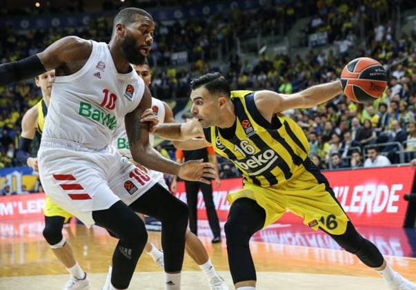 Fenerbahce Beko v Bayern Munich: Turkish Airlines Euroleague ISTANBUL, TURKEY - NOVEMBER 08: Kostas Sloukas (16) of Fenerbahce in action against Greg Monroe of Bayern Munich during the Turkish Airlines Euroleague Week 7 basketball match between Fenerbahce Beko and Bayern Munich in Istanbul, Turkey on November 08, 2019. Istanbul Turkey. Editorial use only. Please get in touch for any other usage.  Copyright: x2025xAnadoluxElifxÖztürkx