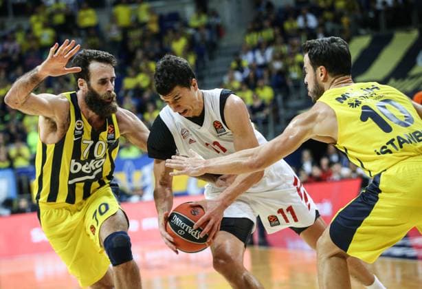 Fenerbahce Beko v Bayern Munich: Turkish Airlines Euroleague ISTANBUL, TURKEY - NOVEMBER 08: Luigi Datome (70) of Fenerbahce in action against Vladimir Lucic (11) of Bayern Munich during the Turkish Airlines Euroleague Week 7 basketball match between Fenerbahce Beko and Bayern Munich in Istanbul, Turkey on November 08, 2019. Istanbul Turkey. Editorial use only. Please get in touch for any other usage.  Copyright: x2025xAnadoluxElifxÖztürkx