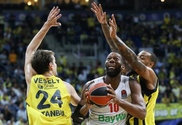 Fenerbahce Beko v Bayern Munich: Turkish Airlines Euroleague ISTANBUL, TURKEY - NOVEMBER 08: Jan Vesely (24) of Fenerbahce in action against Greg Monroe (10) of Bayern Munich during the Turkish Airlines Euroleague Week 7 basketball match between Fenerbahce Beko and Bayern Munich in Istanbul, Turkey on November 08, 2019. Istanbul Turkey. Editorial use only. Please get in touch for any other usage.  Copyright: x2025xAnadoluxElifxÖztürkx