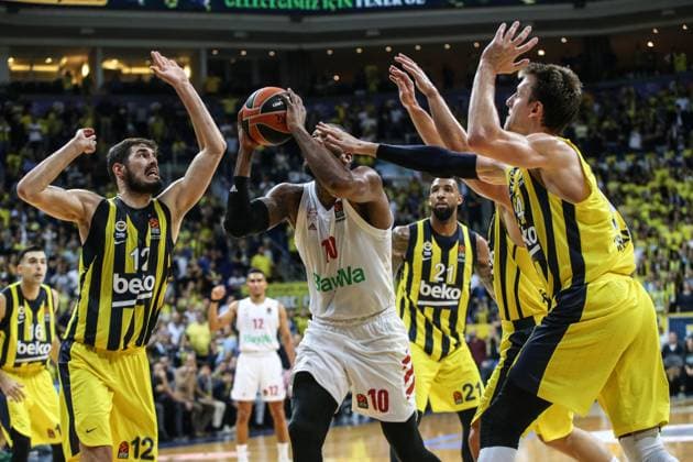 Fenerbahce Beko v Bayern Munich: Turkish Airlines Euroleague ISTANBUL, TURKEY - NOVEMBER 08: Nikola Kalinic (12) of Fenerbahce in action against Greg Monroe (10) of Bayern Munich during the Turkish Airlines Euroleague Week 7 basketball match between Fenerbahce Beko and Bayern Munich in Istanbul, Turkey on November 08, 2019. Istanbul Turkey. Editorial use only. Please get in touch for any other usage.  Copyright: x2025xAnadoluxElifxÖztürkx