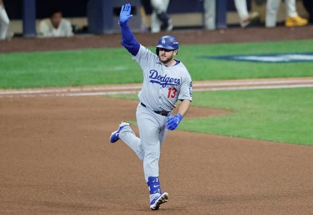 Los Angeles Dodgers Max Muncy (13) runs the bases after hitting a solo home run in the sixth inning against the Milwaukee Brewers during game two of the MLB, Baseball Herren, USA National League Championship Series at American Family Field in Milwaukee, Wisconsin, on Tuesday, October 14, 2025. MIL20251014720 TANNENxMAURY