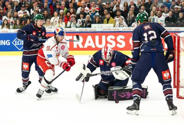 Ice hockey, Eishockey - CHL, EC RBS vs Berlin SALZBURG,AUSTRIA,15.OCT.25 - ICE HOCKEY - CHL, Champions Hockey League, group stage, EC Red Bull Salzburg vs Eisbaeren Berlin. Image shows Lucas Thaler (EC RBS) and Jonas Stettmer (Berlin). GEPAxpictures xMathiasxMandl
