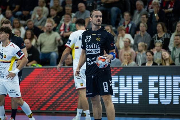 Kent Robin Tonnesen (SG Flensburg-Handewitt, 23) in attack FLENSBURG, GERMANY - OCTOBER 14: during the EHF European League match between SG Flensburg-Handewitt vs St. Raphael at GP JOULE Arena, on matchday 1 of the Group Matches Group A on October 14, 2025 in Flensburg, Germany. Schleswig-Holstein Germany Copyright: xBEAUTIFULxSPORTS MarioxM.xKobergx