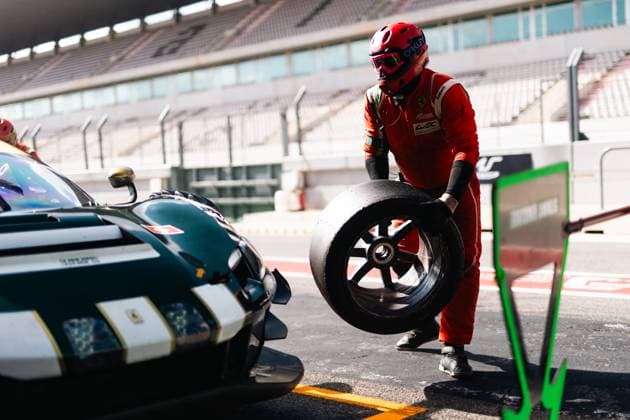 AUTO - ELMS - 4 HOURS OF PORTIMAO 2025 55 CAMERON Duncan (gbr), GRIFFIN Matt (irl), PEREL David (zaf), Spirit of Race, Ferrari 296 GT3, LMGT3, mecaniciens, mechanics pitlane, during the 4 Hours of Portimao, 6th round of the 2025 European Le Mans Series on the Autodromo Internacional do Algarve from October 16 to 18, 2025 in Portimao, Portugal -  Copyright: xJoaoxFilipex