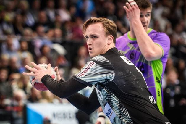 Tobias Schjolberg Grondahl (Fuechse Berlin, 15) - Sieben-Meter GER, TVB 1898 Stuttgart - Fuechse Berlin, DAIKIN HBL, Handball, Bundesliga, 9. Spieltag, Spielzeit 2025 2026, 19.10.2025 GER, TVB 1898 Stuttgart - Fuechse Berlin, DAIKIN HBL, Handball, Bundesliga, 9. Spieltag, Spielzeit 2025 2026, 19.10.2025 Stuttgart Copyright: xSandyxDinkelackerx EP_SDR