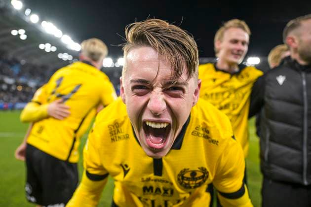 251020 Mjällbys Elliot Stroud jublar efter fotbollsmatchen i Allsvenskan mellan IFK Göteborg och Mjällby den 20 oktober 2025 i Göteborg. Copyright: MATHIASxBERGELD BB251020MB109