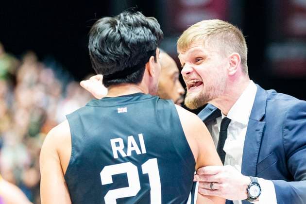 22.10.2025, xomx, Basketball BKT EuroCup, NINERS Chemnitz - London Lions v.l. Aaryn Rai (London Lions) und Tautvydas Sabonis (London Lions) Chemnitz