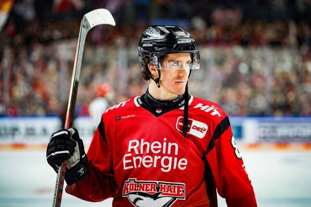 Eishockey Penny-DEL 14. Spieltag Kölner Haie - Löwen Frankfurt am 26.10.2025 in der Lanxess Arena in Köln Gregor MacLeod ( Köln ) Gemäß den Vorgaben der DEL Deutsche Eishockey Liga ist die Publikation und Weiterverwertung der Aufnahmen in elektronischen Medien und Endgeräten aller Art während des laufenden Spiels nicht zulässig.