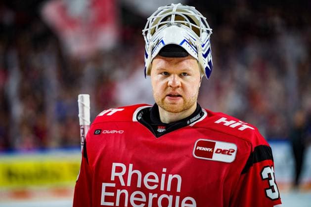 Eishockey Penny-DEL 14. Spieltag Kölner Haie - Löwen Frankfurt am 26.10.2025 in der Lanxess Arena in Köln Shutout zum Einstand - Kölns Neuzugang Janne Juvonen ( Köln ) Gemäß den Vorgaben der DEL Deutsche Eishockey Liga ist die Publikation und Weiterverwertung der Aufnahmen in elektronischen Medien und Endgeräten aller Art während des laufenden Spiels nicht zulässig.