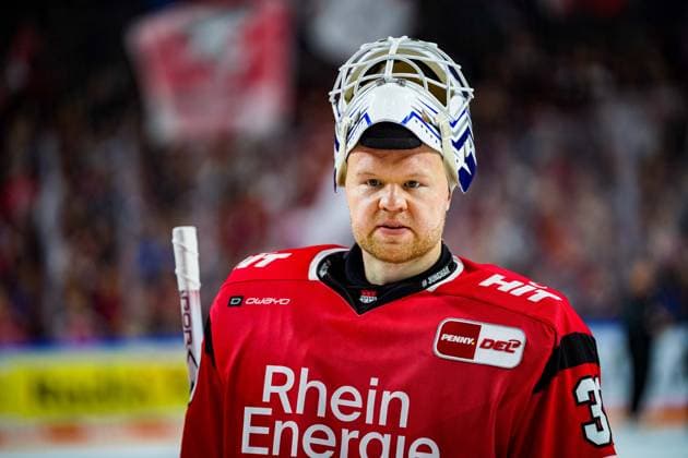 Eishockey Penny-DEL 14. Spieltag Kölner Haie - Löwen Frankfurt am 26.10.2025 in der Lanxess Arena in Köln Shutout zum Einstand - Kölns Neuzugang Janne Juvonen ( Köln ) Gemäß den Vorgaben der DEL Deutsche Eishockey Liga ist die Publikation und Weiterverwertung der Aufnahmen in elektronischen Medien und Endgeräten aller Art während des laufenden Spiels nicht zulässig.