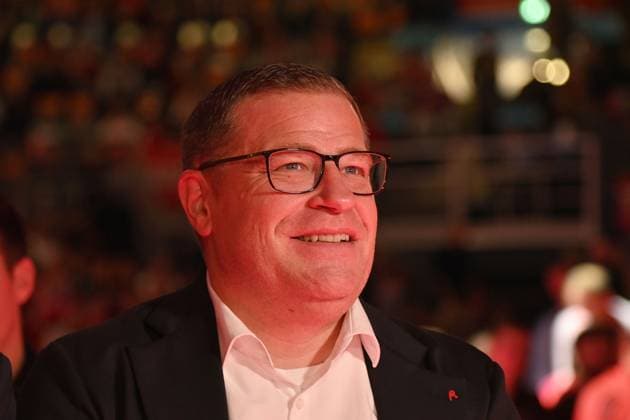 v.re:Max EBERL (Sportvorstand FC Bayern Muenchen), Einzelbild,angeschnittenes Einzelmotiv,Portraet,Portrait,Porträt. Jahreshauptversammlung 2025 des FC Bayern Muenchen e.V. am 02.11.2025, Rudi Sedlmayer Halle. Â