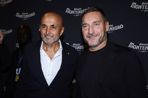 The press conference, PK, Pressekonferenz To Present The New Amaro Montenegro Commercial Spot Starring The Two Icons Of Italian Football Francesco Totti And Luciano Spalletti In Milan Luciano Spalletti and Francesco Totti appear during the press conference to present the new Amaro Montenegro commercial starring the two icons of Italian football, Francesco Totti and Luciano Spalletti, at the Anteo Palazzo del Cinema in Milan, Italy, on October 28, 2025. Milan Italy  Copyright: xAlessandroxBremecx originalFilename:bremec-thepress251028_np91j.jpg