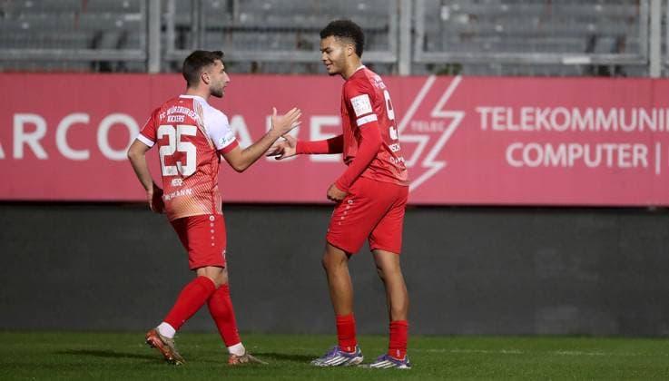 04.11.2025, xfsx, Herren, Fussball, Saison 2025 2026, BFV Verbandspokal, Viertellfinale: FC Wuerzburger Kickers - SV Viktoria Aschaffenburg v.li.: Dominik Meisel (FC Wuerzburger Kickers), Jermain Nischalke (FC Wuerzburger Kickers) mit Torjubel, celebrate the goal, goal celebration, Jubel ueber das Tor zum 1:0 Wuerzburg AKON ARENA Bayern Deutschland