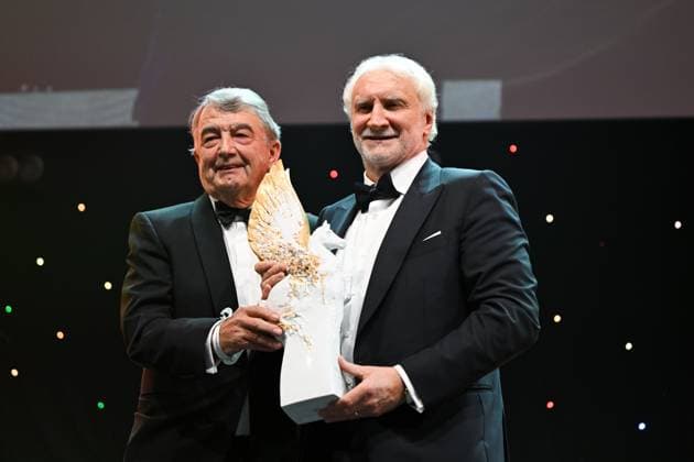 Wolfgang Niersbach übergibt den Pegasos-Preis für Legende des Sports an Rudi Völler (ehemaliger Fußballspieler und Funktionär). GER, 43. Deutscher Sportpresseball in der Alte Oper in Frankfurt am Main, 08.11.2025. 43. Deutscher Sportpresseball in Frankfurt am Main Frankfurt am Main Copyright: xEibner-Pressefoto FlorianxWiegandx EP_FWD