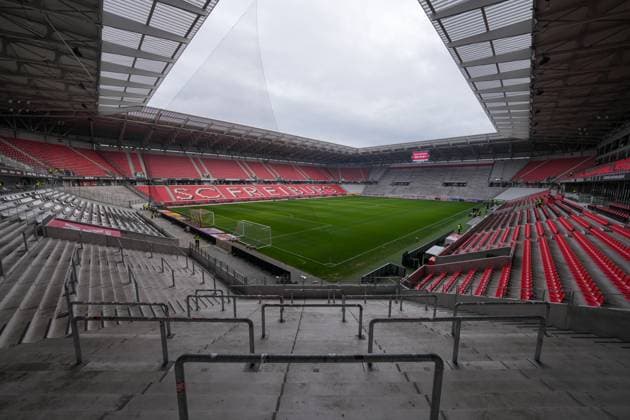 Stadionpanorama, Weitwinkel, Tribünen, Sitzplätze, Stehplätze , Deutschland, Fussball, 1. Bundesliga, 10.Spieltag, 2025 2026, SC Freiburg vs. FC St. Pauli, 09.11.2025, Europa-Park Stadion, Freiburg, Deutschland DFL REGULATIONS PROHIBIT ANY USE OF PHOTOGRAPHS AS IMAGE SEQUENCES AND OR QUASI-VIDEO. Freiburg Europa-Park Stadion Baden-Württemberg Deutschland Copyright: xArnexAmbergx