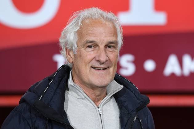 Fußball Jubiläumsspiel FC Twente Enschede - FC Schalke 04 am 13.11.2025 im Stadion De Grolsch Veste in Enschede Fred Rutten ( Trainer Cheftrainer Eindhoven )