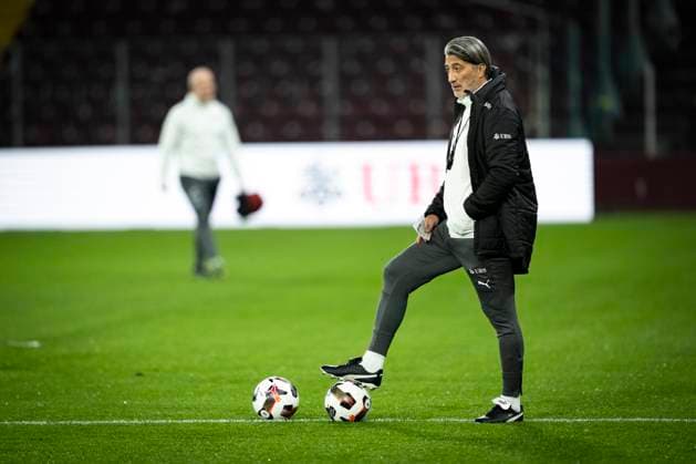 GENEVA SWITZERLAND, 20251114 Swiss national team, Nationalteam captain Murak Yakin as the Swiss men s national football team trains at the match arena, Stade de Geneve, ahead of the World Cup qualifying match against Sweden tomorrow. GENEVE SWITZERLAND x10050x