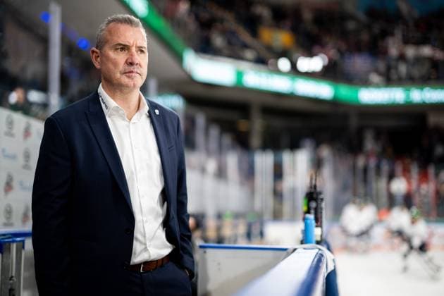 14.11.2025 - Eishockey - Saison 2025 2026 - Penny DEL - Nürnberg Ice Tigers Icetigers - Eisbären Berlin - ThHa - xthxhax - Serge Aubin (Trainer, Cheftrainer, Headcoach, Eisbären Berlin, EBB ) Warmup