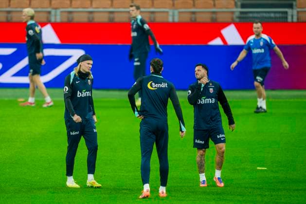 Training with the Norwegian men s national football team Milan, Italy 20251115 Norway s Erling Braut Haaland, Jorgen Strand Larsen and Aron Leonard Bizet Donnum during a training session with the Norwegian men s national football team at San Siro before the World Cup qualifier against Italy Photo Fredrik Varfjell NTB Milano Italy EDITORIAL USE ONLY RESTRICTED USE FOR BETTING COMPANIES  Copyright: xFredrikxVarfjellx xNTBx