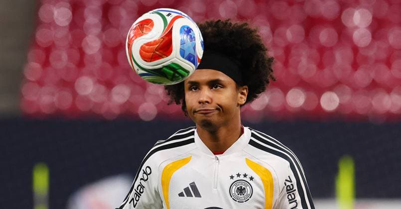 Deutschland - Slowakei Training Leipzig, 16.11.2025, Matchday -1, Red Bull Arena, Abschlusstraining, vor der WM Qualifikation BR Deutschland vs. Slowakei am 17.11.2025 , Im Bild: Karim Adeyemi (DEU) ,