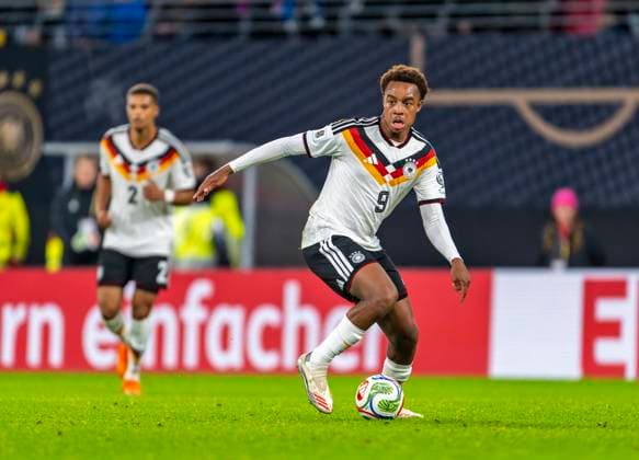 17.11.2025, Fussball WM-Qualifikation Europa 2025 26, 10.Spieltag, Deutschland - Slowakei, in der Red-Bull-Arena Leipzig (Deutschland). Assan Ouedraogo (Deutschland) am Ball