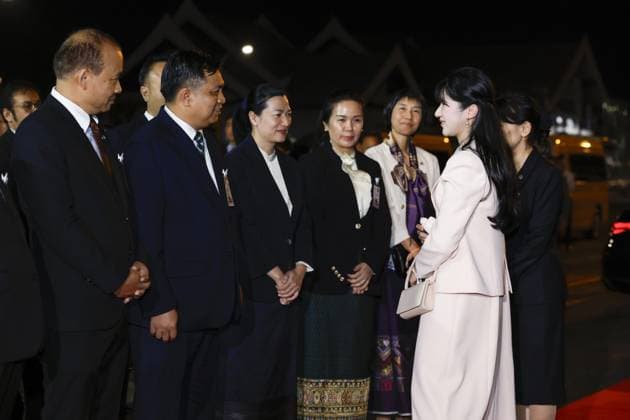 Japan Princess Aiko in Laos Japanese Princess Aiko (front, R) is seen off at an airport in Vientiane on Nov. 21, 2025, after concluding her official visit to Laos.  A14AA0005056565P