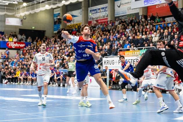 Georg POEHLE (HBW Balingen-Weilstetten, 94) erzielt ein Tor, Aktion, Torwurf HBW Balingen-Weilstetten (HBW) vs. TV 05 07 Huettenberg (TVH), Handball, Maenner, Daikin 2. Handball Bundesliga (2.HBL), 12. Spieltag, Spielzeit 2025 2026, 23.11.2025 HBW Balingen-Weilstetten (HBW) vs. TV 05 07 Huettenberg (TVH), Handball, Maenner, Daikin 2. Handball Bundesliga (2.HBL), 12. Spieltag, Spielzeit 2025 2026, 23.11.2025 Balingen Copyright: xEibnerxPressefoto OliverxSchmidtx EP_OST