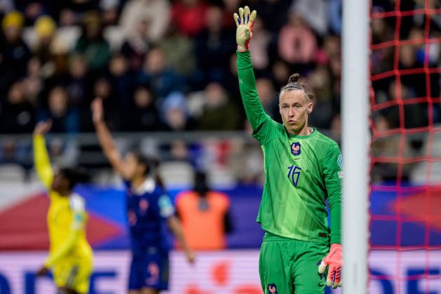 251128 Goalkeeper Pauline Peyraud-Magnin of France during the Women s Nations League bronze medal football match between France and Sweden on November 28, 2025 in Reims. Photo: Ludvig Thunman BILDBYRAN kod LT LT0755 fotboll football soccer fotball nations league uefa womens nations league frankrike sverige sweden dam bbeng Copyright: LUDVIGxTHUNMAN BB251128LT087