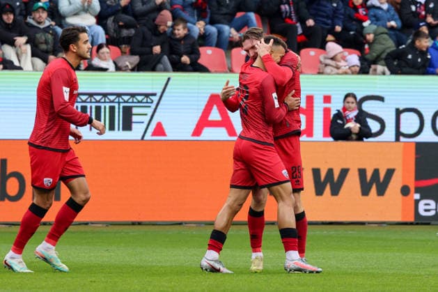 Jubel bei Marcel Costly (FC Ingolstadt 04, Nr.22) nach seinem Treffer zum 1:1 Ausgleich beim Spiel FC Ingolstadt 04 gegen TSG Hoffenheim II, Fußball am 29.11.2025, DFB regulations prohibit any use of photographs as image sequences and or quasi-video. GER, Fussball, 3. Liga, Spieltag 16, 1.FC Ingolstadt gegen TSG Hoffenheim II, Fußball, 29.11.2025, Audi Sportpark Ingolstadt Copyright: xEibner-Pressefoto OliverxSTRISCHx EP-OSH