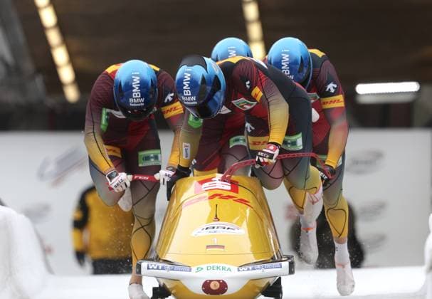Start von Team FRIEDRICH mit Francesco FRIEDRICH (GER, BSC Sachsen Oberbaerenburg), Tim BECKER (GER, MSC Magdeburg), Alexander SCHÜLLER (GER, SV Halle) und Felix STRAUB (GER, BSC Sachsen Oberbaerenburg). Viererbob der Maenner, IBSF Weltcup. Bobsleigh Worldcup, Innsbruck, Saison 2025-2026, am 30.11.2025 in Innsbruck, O L Y M P I A E I S K A N A L, Oesterreich. Quelle Copyright Credit : Oryk HAIST