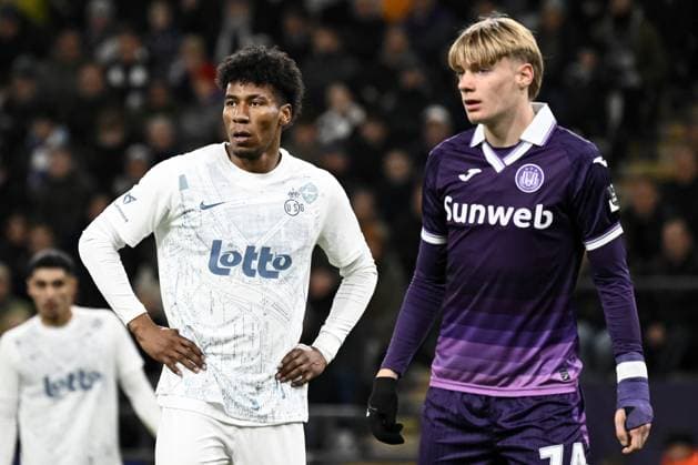 Union s Kevin Rodriguez and Anderlecht s Nathan De Cat are pictured during a soccer match between RSC Anderlecht and Royale Union Saint-Gilloise, Sunday 30 November 2025 in Anderlecht, on day 16 of the 2025-2026 Jupiler Pro League first division of the Belgian championship. MAARTENxSTRAETEMANS  x145433951x
