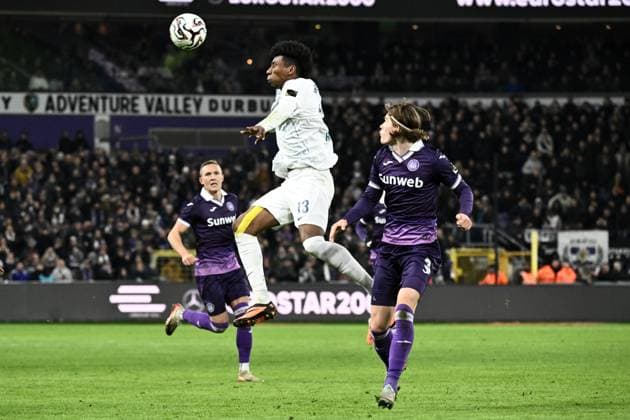 Union s Kevin Rodriguez and Anderlecht s Lucas Hey fight for the ball during a soccer match between RSC Anderlecht and Royale Union Saint-Gilloise, Sunday 30 November 2025 in Anderlecht, on day 16 of the 2025-2026 Jupiler Pro League first division of the Belgian championship. MAARTENxSTRAETEMANS  x145438752x