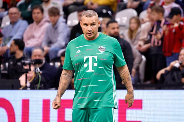Sänger Pietro Lombardi Team Young Bafana beim Telekom Starkick 2025 im Telekom Dome. Zahlreiche Fußball-Legenden, Promis, Influencer und Stars kickten für einen guten Zweck auf dem Kleinfeld. Bonn, 30.11.2025 NRW Deutschland Copyright: xChristophxHardtx NRW Deutschland