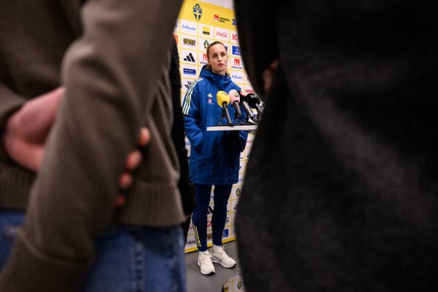 251201 Nathalie Björn of the Swedish women s national football team in the mixed zone after a training session on December 1, 2025 in Stockholm. Photo: Jesper Zerman BILDBYRAN kod JZ JZ0652 fotboll football soccer fotball nations league uefa womens nations league träning practice training sverige sweden dam bbeng Copyright: JESPERxZERMAN BB251201JZ047