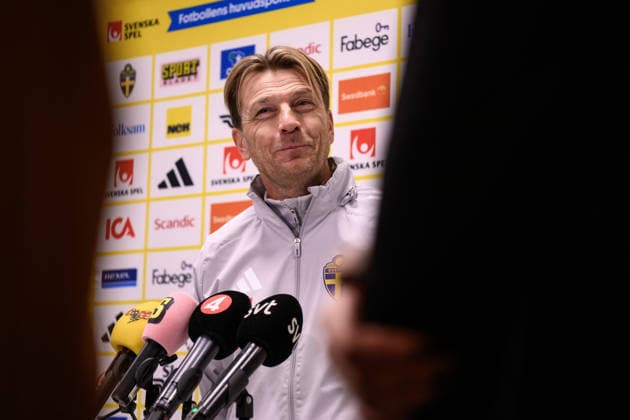 251201 Head coach Tony Gustavsson of the Swedish women s national football team in the mixed zone after a training session on December 1, 2025 in Stockholm. Photo: Jesper Zerman BILDBYRAN kod JZ JZ0652 fotboll football soccer fotball nations league uefa womens nations league träning practice training sverige sweden dam bbeng Copyright: JESPERxZERMAN BB251201JZ055