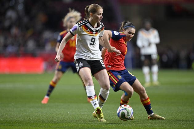 Spain v Germany - UEFA Women s Nations League 2025 Final Second Leg MADRID, SPAIN - DECEMBER 02: Sjoeke Nusken (9) of Germany competes for the ball with Maria Francisca Caldentey of Spain during the UEFA Women s Nations League 2025 final second leg match between Spain and Germany at Estadio Metropolitano on December 02, 2025 in Madrid, Spain. Burak Akbulut Anadolu Madrid Spain. Editorial use only. Please get in touch for any other usage.  Copyright: x2025xAnadoluxBurakxAkbulutx