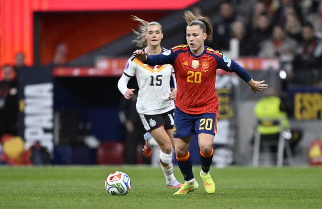 Spain v Germany - UEFA Women s Nations League 2025 Final Second Leg MADRID, SPAIN - DECEMBER 02: Selina Cerci (15) of Germany competes for the ball with Claudia Pina of Spain during the UEFA Women s Nations League 2025 final second leg match between Spain and Germany at Estadio Metropolitano on December 02, 2025 in Madrid, Spain. Burak Akbulut Anadolu Madrid Spain. Editorial use only. Please get in touch for any other usage.  Copyright: x2025xAnadoluxBurakxAkbulutx