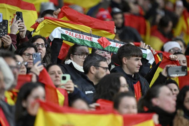 Spain v Germany - UEFA Women s Nations League 2025 Final Second Leg MADRID, SPAIN - DECEMBER 02: Spanish fans cheer at tribune during the UEFA Women s Nations League 2025 final second leg match between Spain and Germany at Estadio Metropolitano on December 02, 2025 in Madrid, Spain. During the match, some fans unfurled scarves in the colors of the Palestinian flag. Burak Akbulut Anadolu Madrid Spain. Editorial use only. Please get in touch for any other usage.  Copyright: x2025xAnadoluxBurakxAkbulutx
