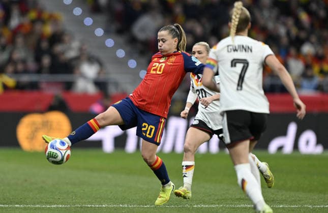 Spain v Germany - UEFA Women s Nations League 2025 Final Second Leg MADRID, SPAIN - DECEMBER 02: Elisa Senss (C) of Germany competes for the ball with Claudia Pina (20) of Spain during the UEFA Women s Nations League 2025 final second leg match between Spain and Germany at Estadio Metropolitano on December 02, 2025 in Madrid, Spain. Burak Akbulut Anadolu Madrid Spain. Editorial use only. Please get in touch for any other usage.  Copyright: x2025xAnadoluxBurakxAkbulutx