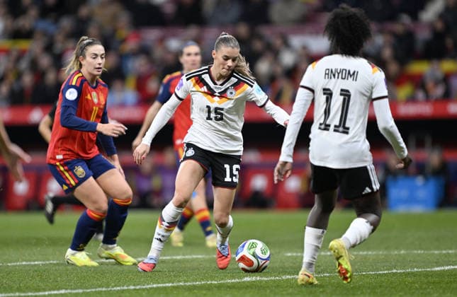 Spain v Germany - UEFA Women s Nations League 2025 Final Second Leg MADRID, SPAIN - DECEMBER 02: Selina Cerci (15) of Germany competes for the ball with Alexia Putellas Segura (L) of Spain during the UEFA Women s Nations League 2025 final second leg match between Spain and Germany at Estadio Metropolitano on December 02, 2025 in Madrid, Spain. Burak Akbulut Anadolu Madrid Spain. Editorial use only. Please get in touch for any other usage.  Copyright: x2025xAnadoluxBurakxAkbulutx