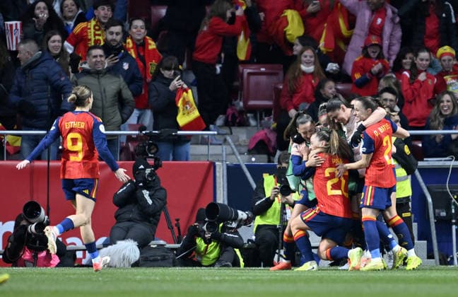 Spain v Germany - UEFA Women s Nations League 2025 Final Second Leg MADRID, SPAIN - DECEMBER 02: Claudia Pina (3rd R) of Spain celebrates with her teammates after scoring a goal during the UEFA Women s Nations League 2025 final second leg match between Spain and Germany at Estadio Metropolitano on December 02, 2025 in Madrid, Spain. Burak Akbulut Anadolu Madrid Spain. Editorial use only. Please get in touch for any other usage.  Copyright: x2025xAnadoluxBurakxAkbulutx