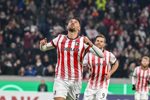 Jubel zu Tor zum 1:0 durch Vincenzo Grifo (SC Freiburg, 32) GER, SC Freiburg - SV Darmstadt 98, Fussball, DFB Pokal, Achtelfinale, Spielzeit 2025 2026, 03.12.2025 DFB REGULATIONS PROHIBIT ANY USE OF PHOTOGRAPHS AS IMAGE SEQUENCES AND OR QUASI-VIDEO GER, SC Freiburg - SV Darmstadt 98, Fussball, DFB Pokal, Achtelfinale, Spielzeit 2025 2026, 03.12.2025 Freiburg Copyright: xEibner-Pressefoto ThomasxHessx EP_THS